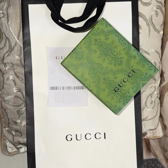 Auth GUCCI Logo Shopping Tote Bag Empty Gift Bag . 15" x 9" x 6" inches - Picture 2 of 6